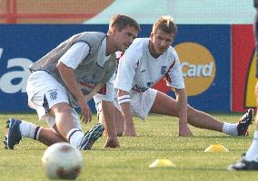 England's Beckham joins team training